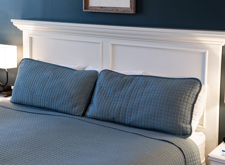 Room image of City View at the Weathervane Inn.