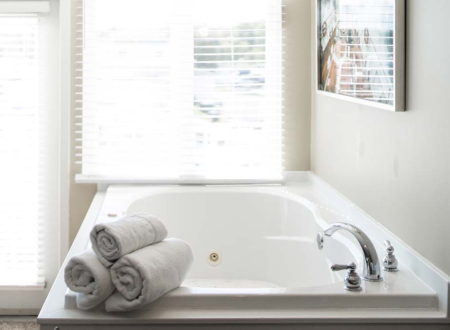 Room image of Lakeview With Kitchen at the Weathervane Inn.